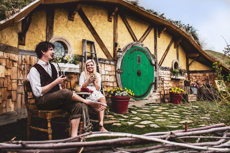 Фотограф показав один день з життя Хоббіта - фото 1