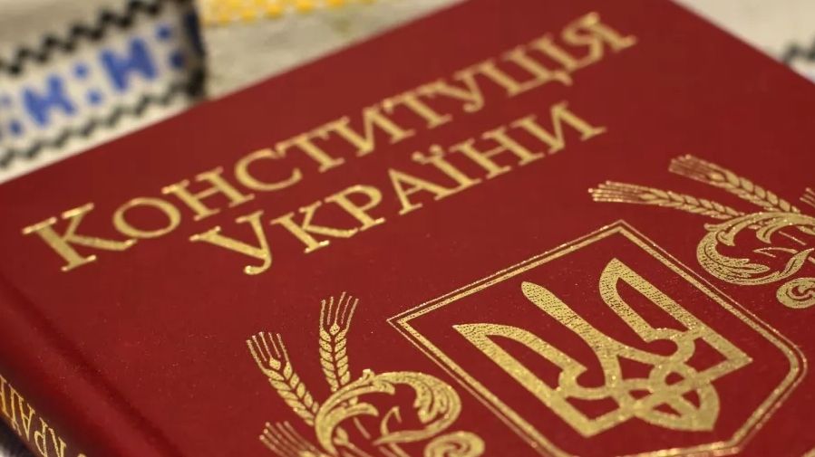 Вихідний День Конституції України 2018: скільки відпочиватимуть українці