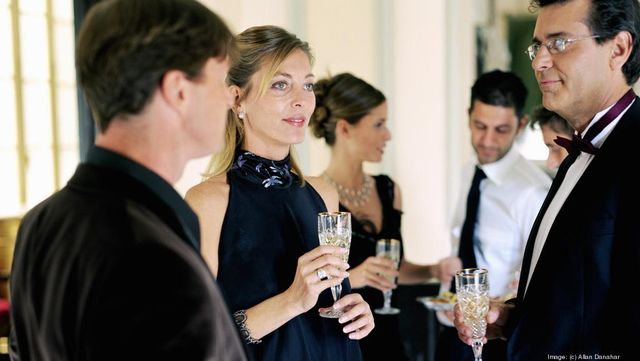 Названо найбільш питущі професії в світі - фото 244898