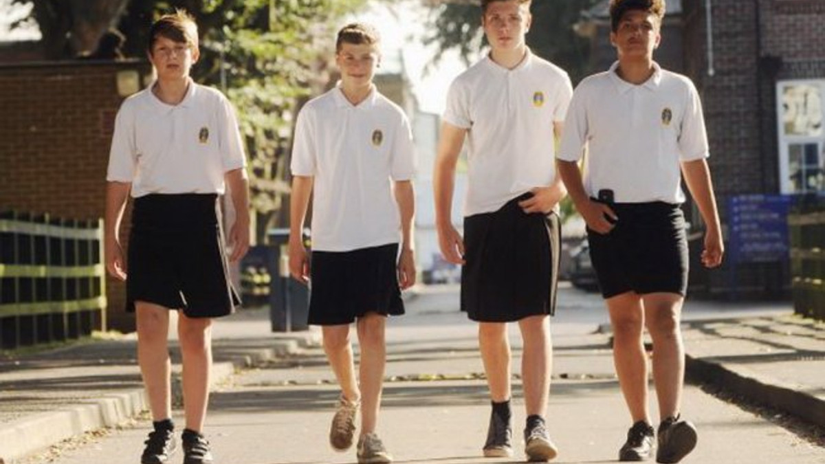 У Великобританії хлопчикам дозволили ходити в школу в спідницях - фото 1
