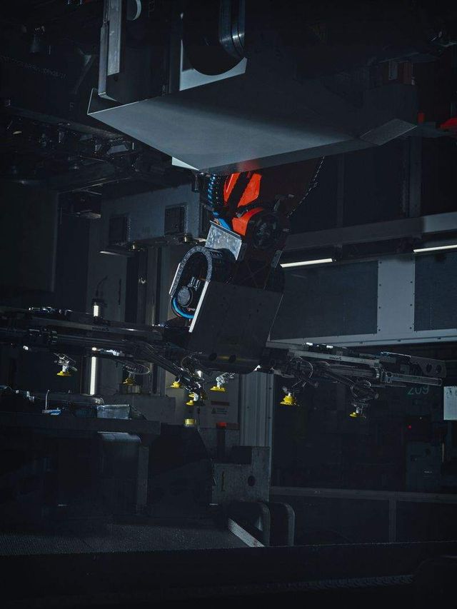 Як влаштована фабрика Tesla Model 3- фото 255610