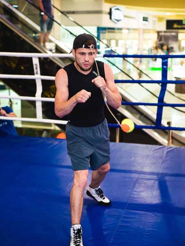 Берінчик провів відкрите тренування перед боєм у Києві- фото 257271