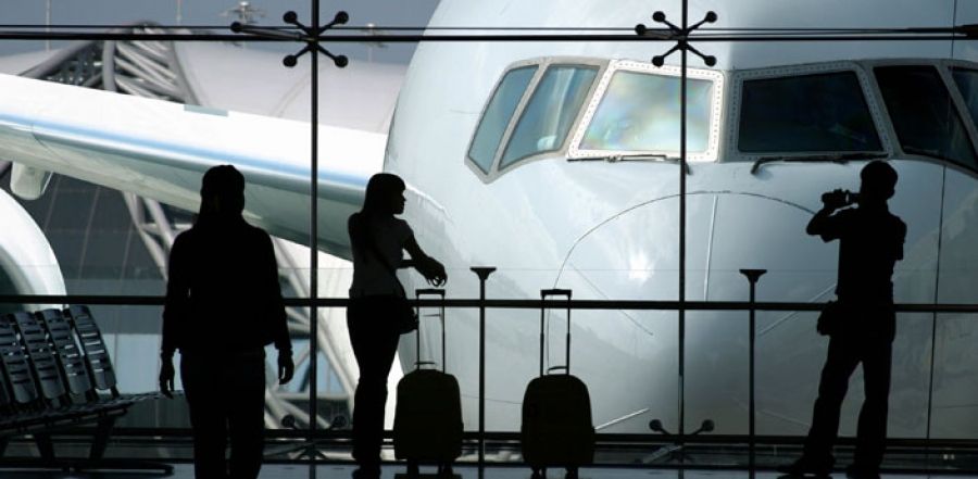 Хлопчик розіграв маму в аеропорту і став зіркою мережі