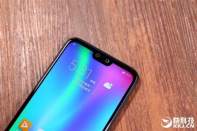 Новенький Honor 9i з'явився на 'живих' фото - фото 254172