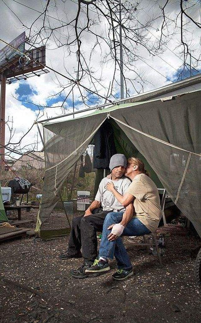 Фотограф показав, як живуть безхатченки США- фото 258667