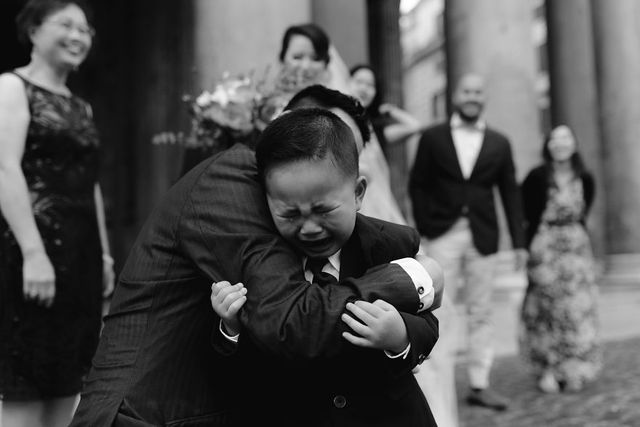 Фотограф показав весілля у безлюдному Римі: ефектні кадри - фото 255348