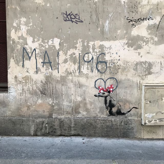 Британський художник Бенксі намалював шість нових графіті в Парижі - фото 258491