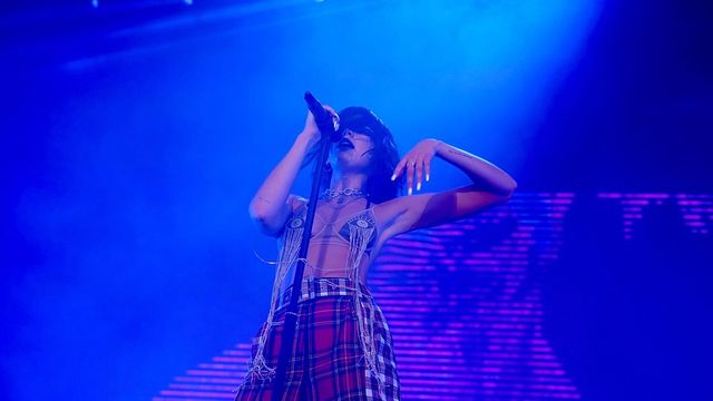 Дуа Ліпа похизувалася топом від українського дизайнера - фото 252794