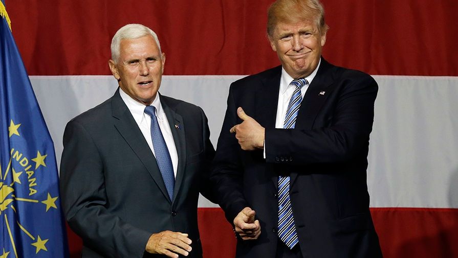 В мережі опубліковано вірусне відео, в якому Пенс копіює дії Трампа - фото 1