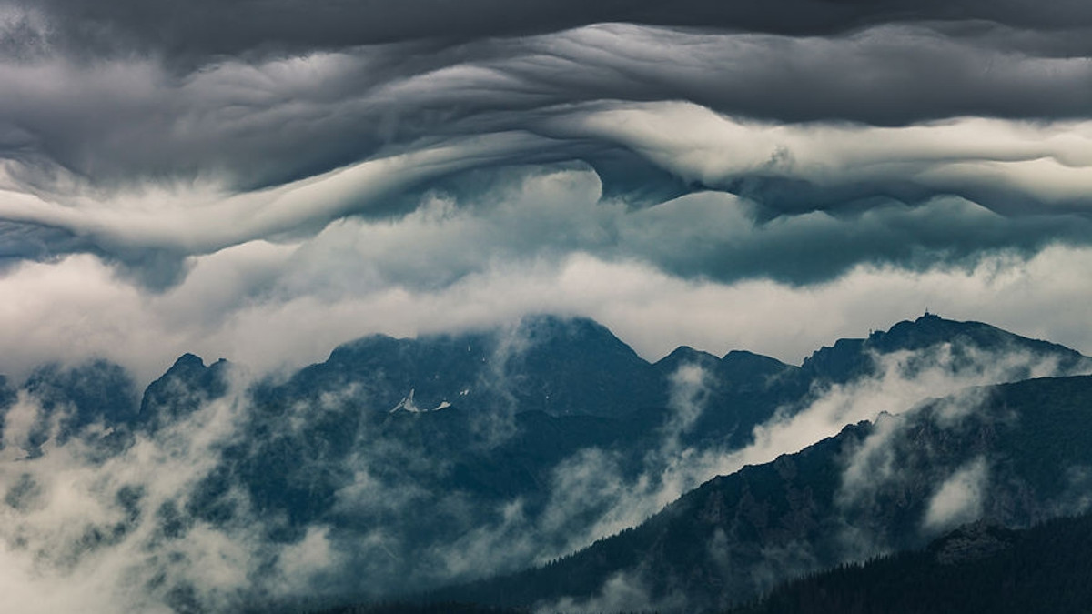 Хмари наче гори: фотограф показав незвичайну красу у Татрах - фото 1