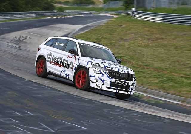 Королева Нюрбургринга вивела на гоночний трек 'гарячий' Skoda Kodiaq - фото 255730
