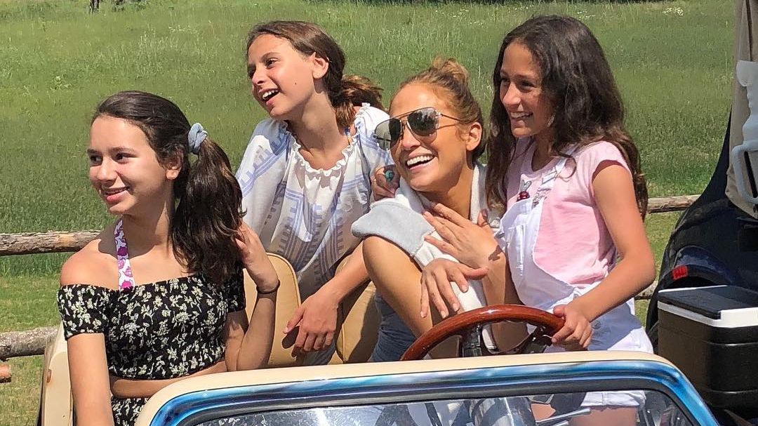 Джей Ло станцювала разом із донькою свого бойфренда