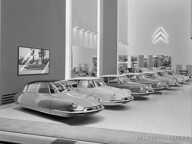 Художник перетворює старі авто у футуристичний транспорт - фото 252943