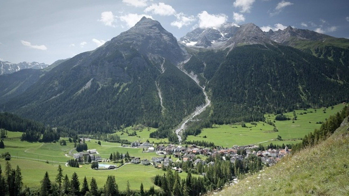 У мережу потрапили фото альпійського містечка, яке не можна знімати - фото 1
