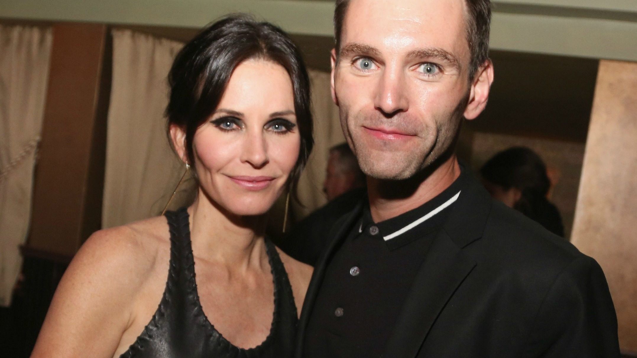 Зірка серіалу Друзі виходить заміж за значно молодшого рокера