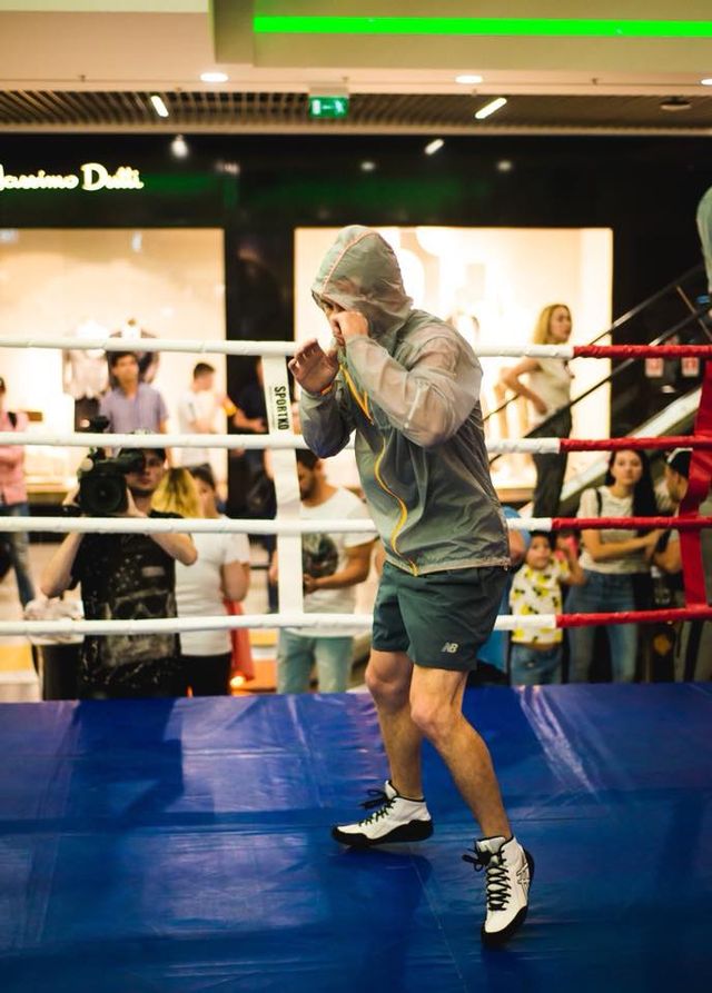 Берінчик провів відкрите тренування перед боєм у Києві- фото 257274