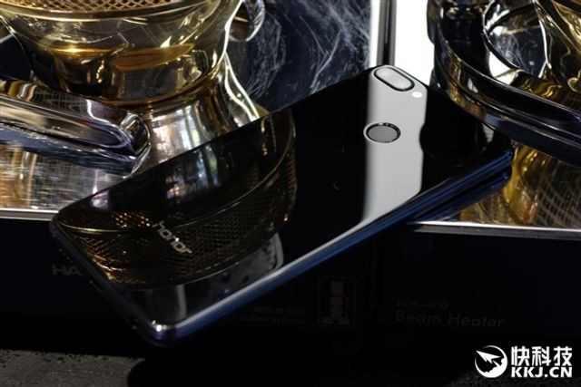 Новенький Honor 9i з'явився на 'живих' фото - фото 254168