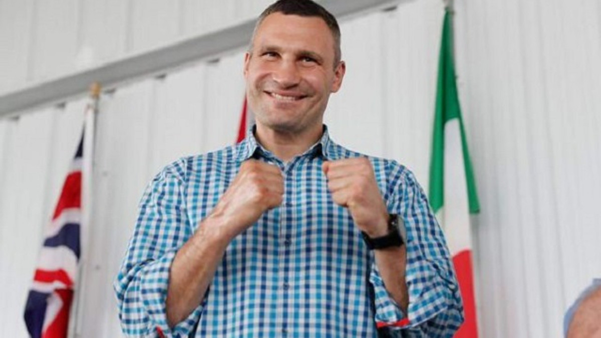 Віталій Кличко залишив відбиток кулака в Залі слави боксу - фото 1
