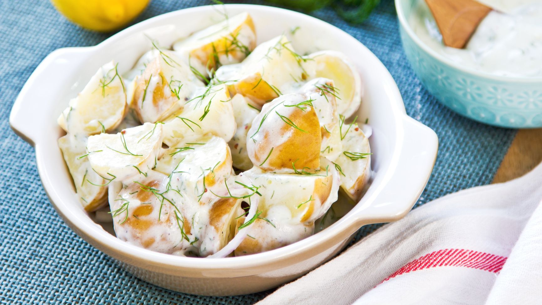 Готуйте простий ароматний гарнір з молодої картоплі - фото 1