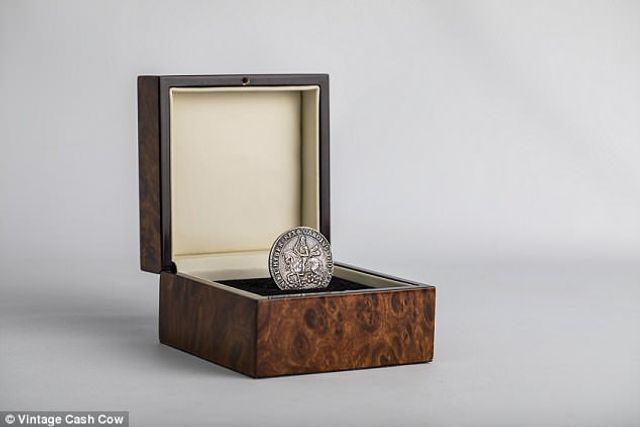 Британка знайшла на горищі унікальний скарб - фото 255494