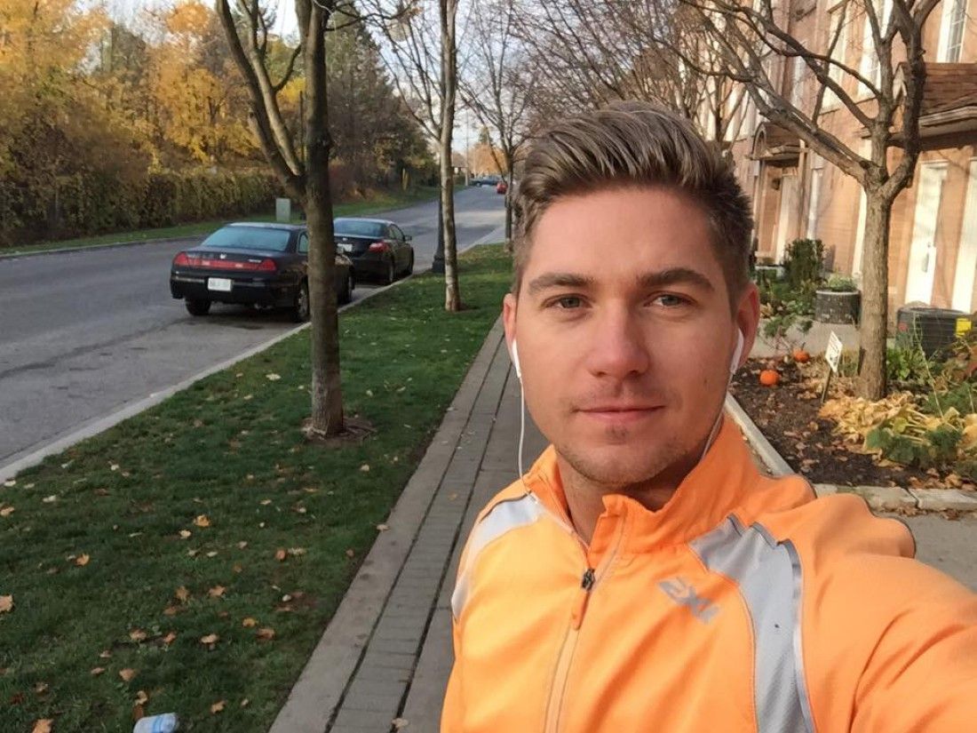 Щасливий Володимир Остапчук показав свого маленького сина