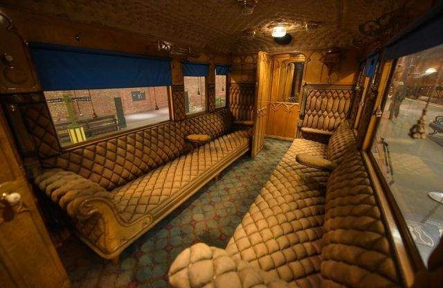 Як влаштований поїзд королеви Великобританії- фото 252673