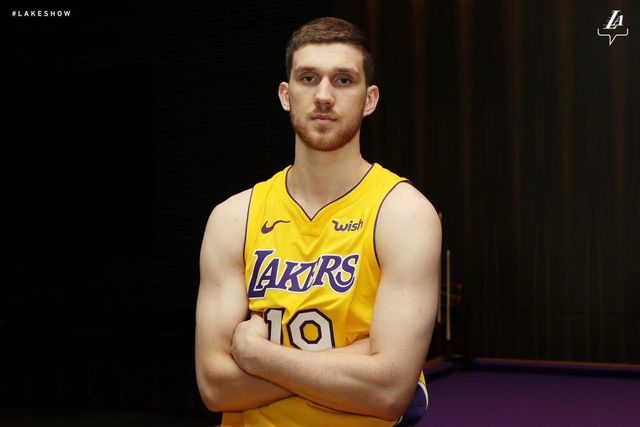 Як українського баскетболіста презентували у Лос-Анджелес Лейкерс - фото 258616