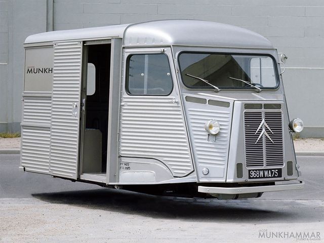 Художник перетворює старі авто у футуристичний транспорт - фото 252944