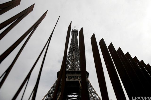 Ейфелеву вежу захистять стіною від терактів - фото 255903