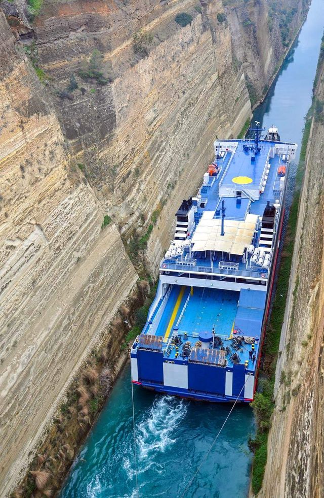 Як виглядає найвужча протока в світі- фото 256046