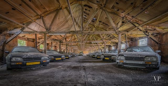 Фотограф показав занедбану колекцію покинутих авто - фото 252513