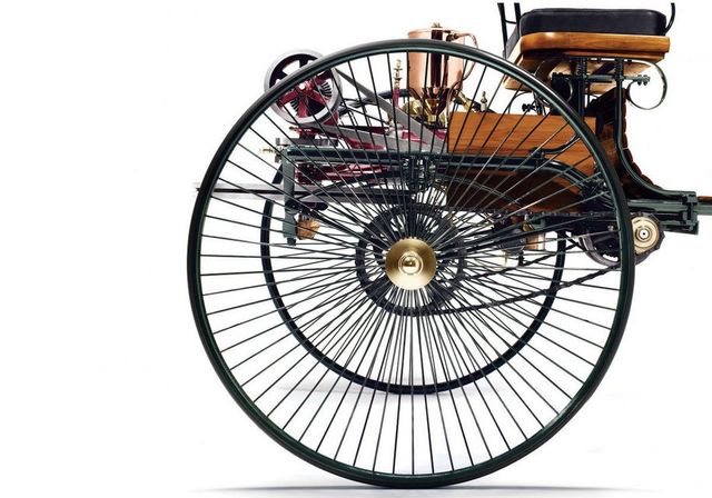 Mercedes продасть репліку першого автомобіля в світі - фото 258122