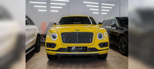 У Києві помітили незвичайне авто Bentley- фото 255665