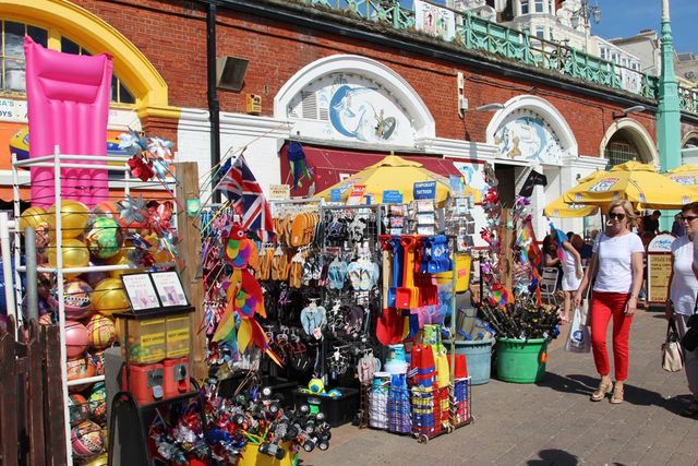 В Італії почнуть штрафувати за покупку підробок - фото 259257