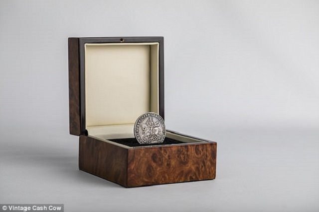 Британка знайшла на горищі унікальний скарб: опубліковані фото