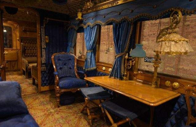 Як влаштований поїзд королеви Великобританії- фото 252678