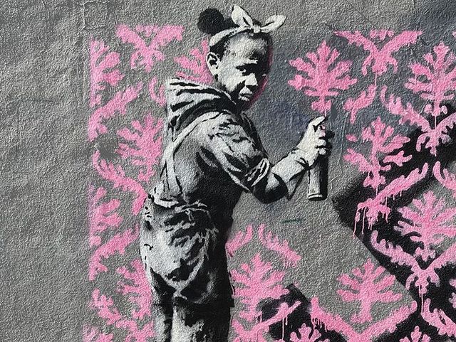 Британський художник Бенксі намалював шість нових графіті в Парижі - фото 258489