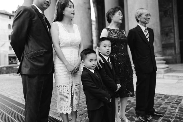 Фотограф показав весілля у безлюдному Римі: ефектні кадри - фото 255350