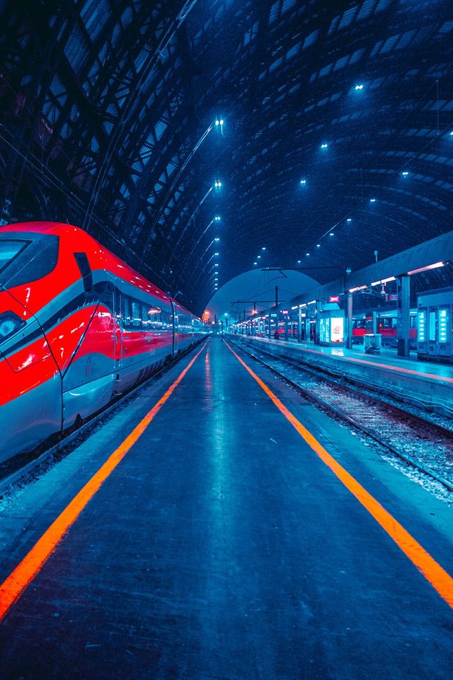 Фотограф показав особливу красу нічного Мілана: яскраві кадри - фото 258306