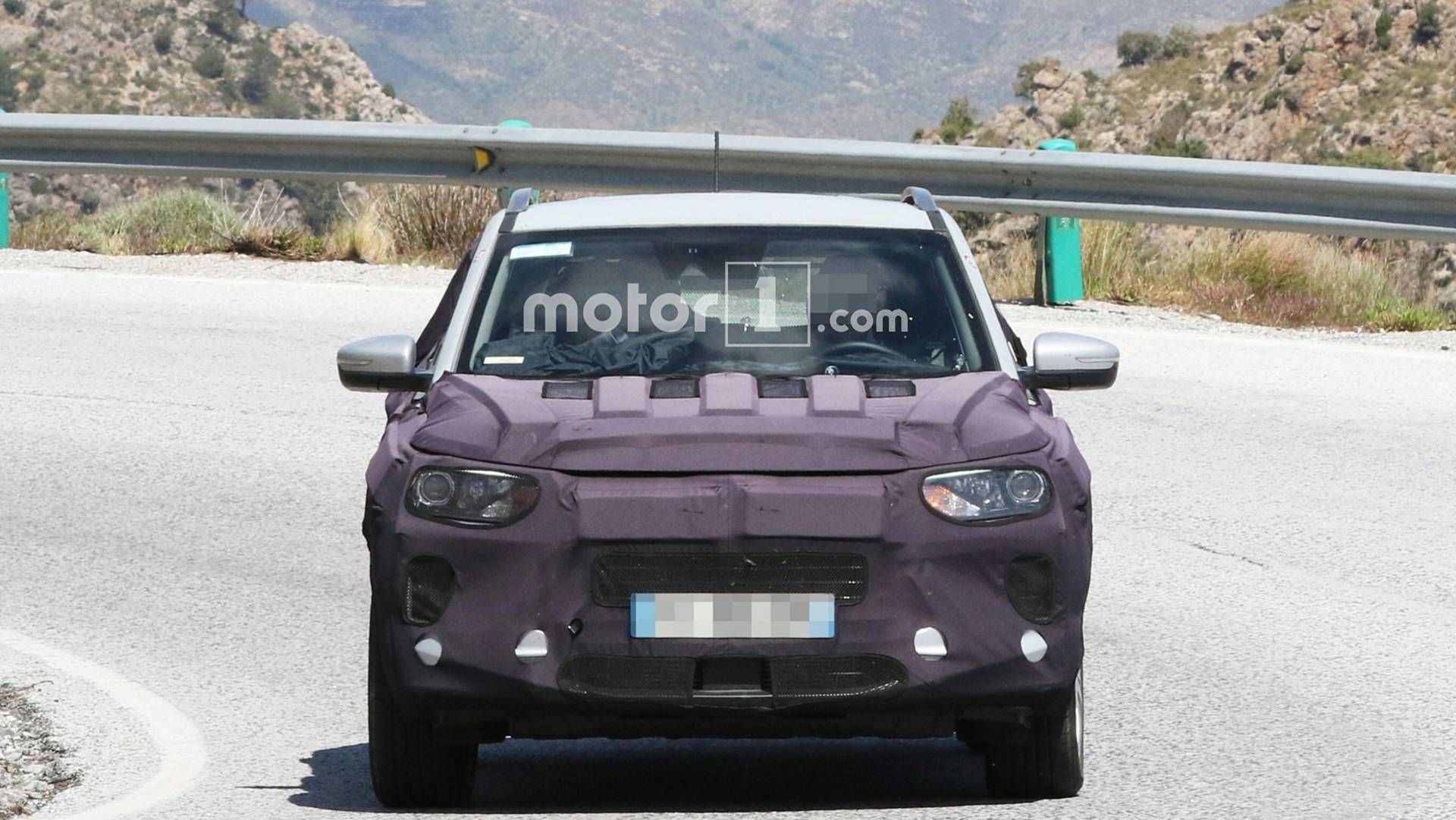 У мережі з'явилися перші фото нового кросовера SsangYong Actyon