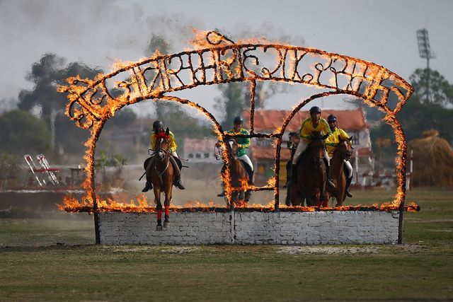 Святковий Непал, який вражає: неймовірні фото - фото 255860