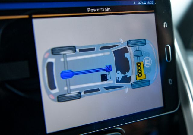 Компанія ZF показала гібридний Renault Duster - фото 257587