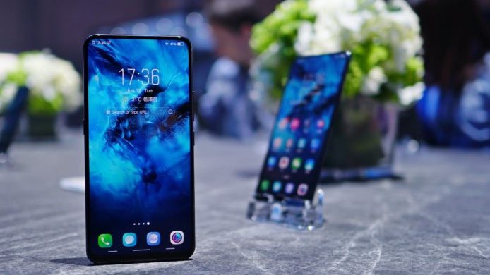 Vivo випустила рекордно безрамковий флагман