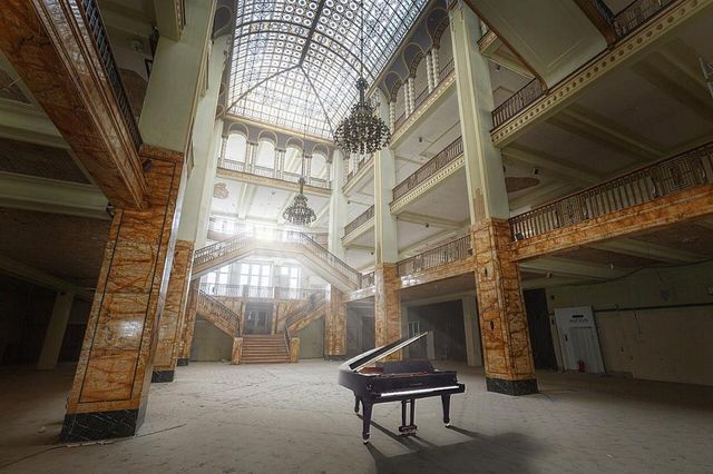 Фотограф показав закинуті місця Німеччини: незвичайні кадри - фото 257678