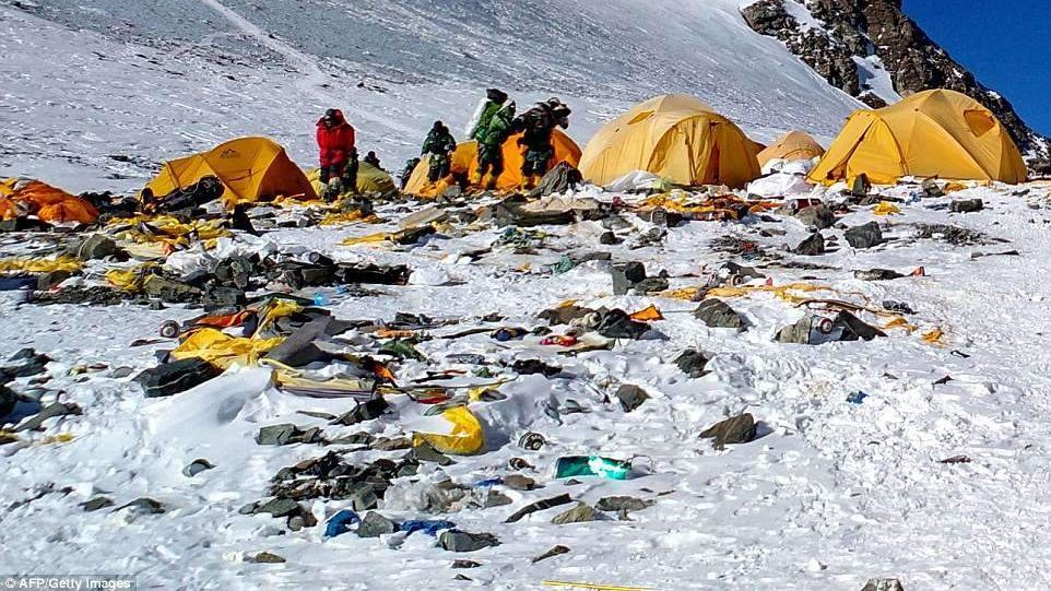 Все це сміття залишили люди - фото 1