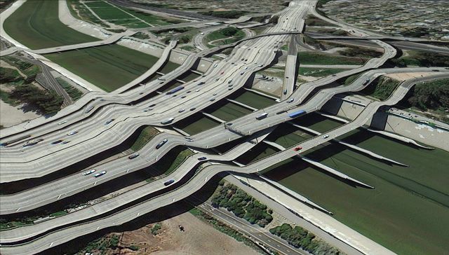 Листівки з Google Earth: світлини, які показують спотворену реальність - фото 259372