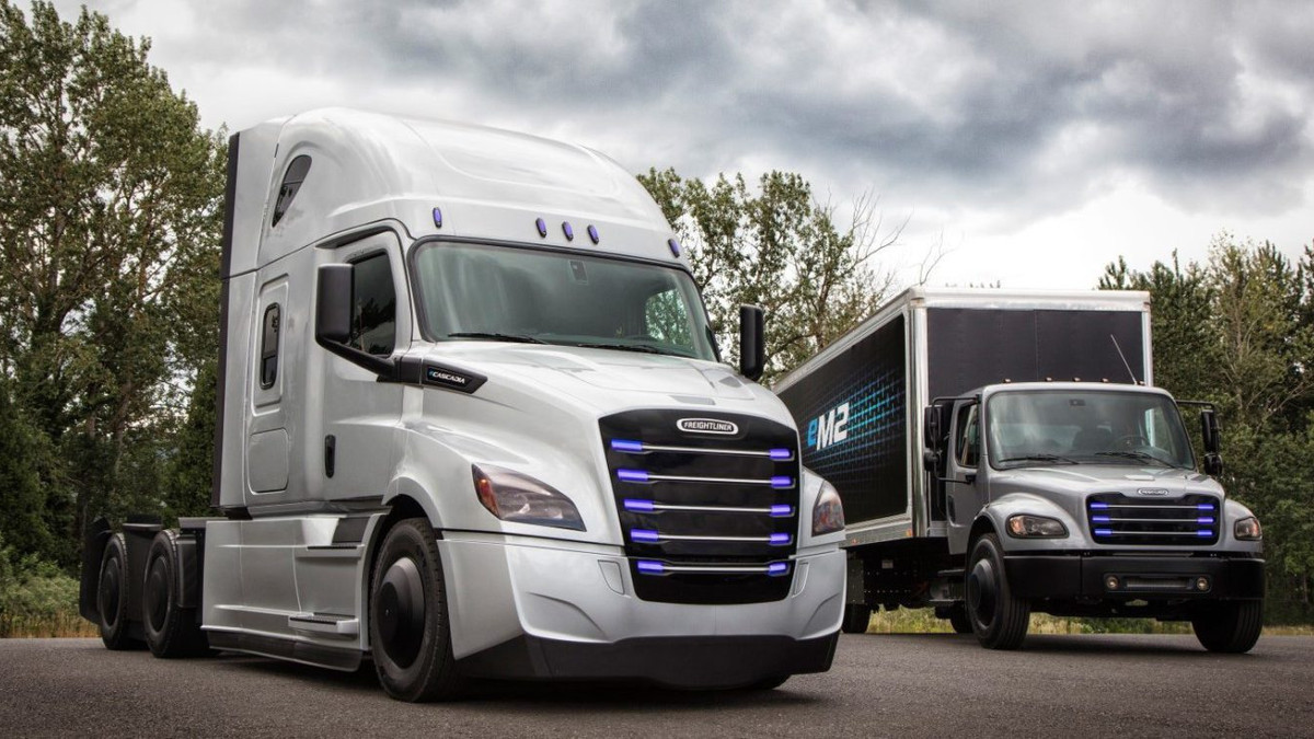 Компанія Daimler показала конкурента вантажівці Tesla Semi - фото 1