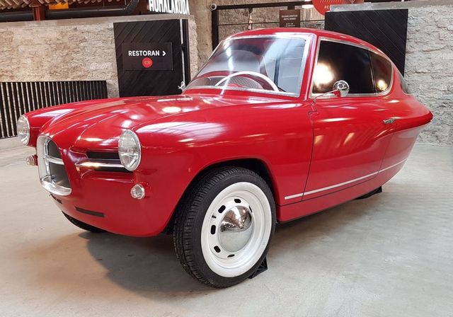 В Естонії створили вінтажний електромобіль на трьох колесах - фото 252755