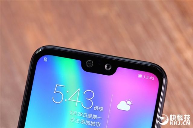 Новенький Honor 9i з'явився на 'живих' фото - фото 254170