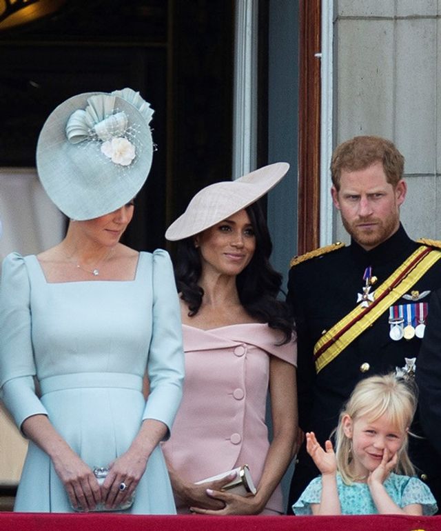 Меган Маркл знову порушила правила королівської сім'ї - фото 254211